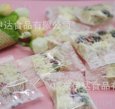 伊達(dá)雪花酥零食小吃休閑食品餅干整箱蔓越莓糕點(diǎn)糖果